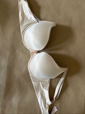 Victoria's Secret Smooth Light Cream T-Shirt Bra